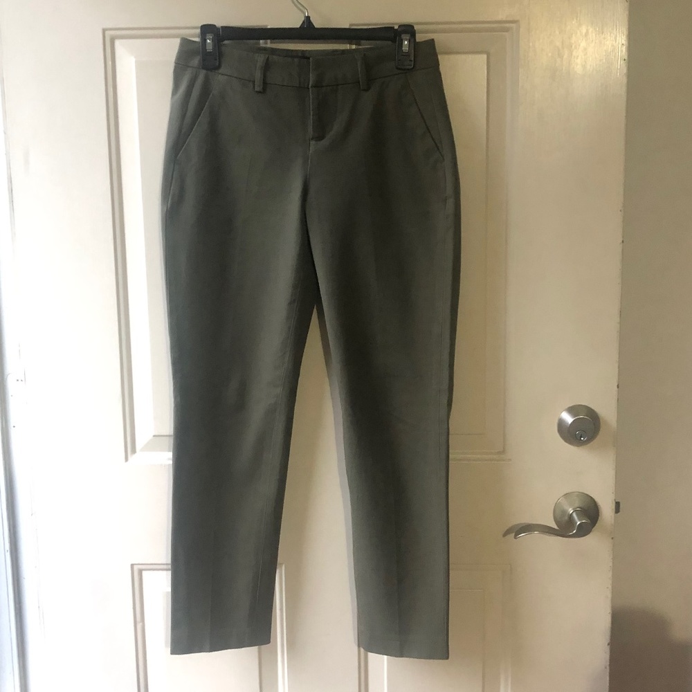 Liverpool Women's Straight Leg Trousers Dusty Olive colors. Sz.2P